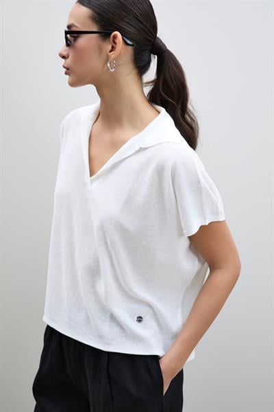 Вязанный свитер с пайетками и воротником-поло