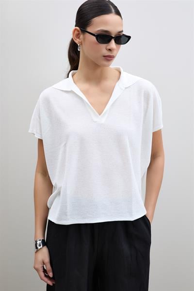 Вязанный свитер с пайетками и воротником-поло