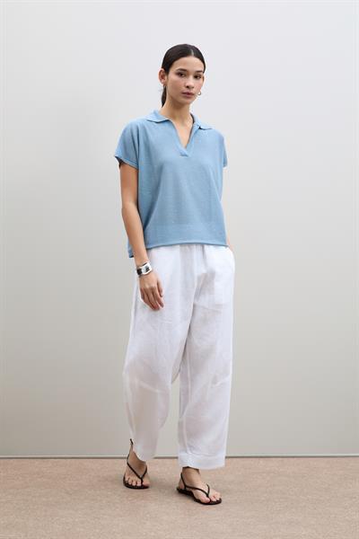 Вязанный свитер с пайетками и воротником-поло