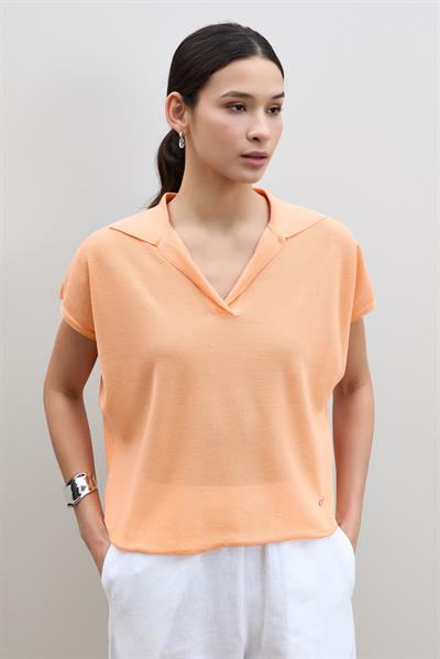 Вязанный свитер с пайетками и воротником-поло