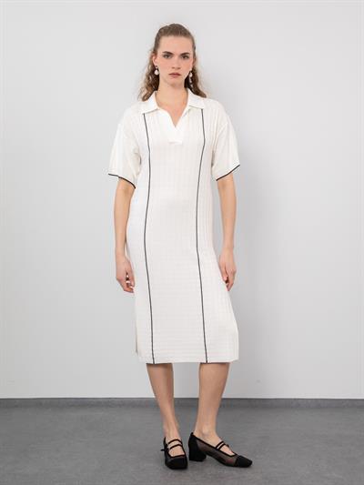 Платье контрастного цвета в полоску с разрезом и вырезом поло ELB9316KEMIK