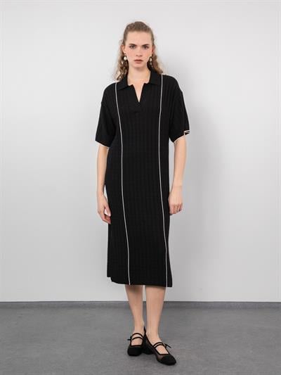 Платье контрастного цвета в полоску с разрезом и вырезом поло ELB9316SIYAH