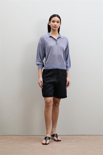 Свитер в горошек с воротником-поло