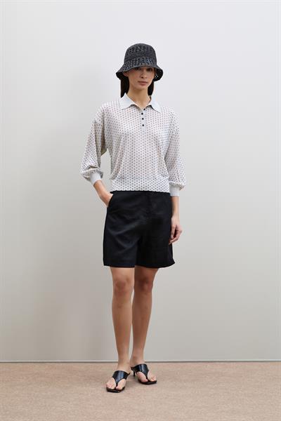 Свитер в горошек с воротником-поло