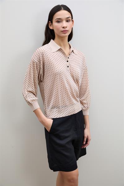 Свитер в горошек с воротником-поло