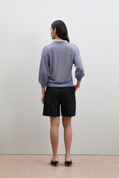 Свитер в горошек с воротником-поло