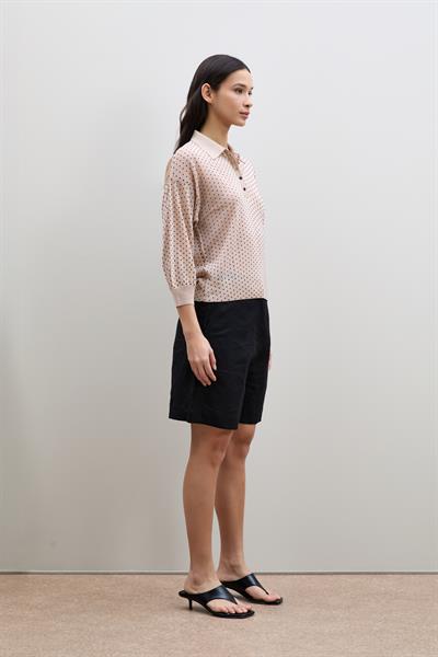 Свитер в горошек с воротником-поло