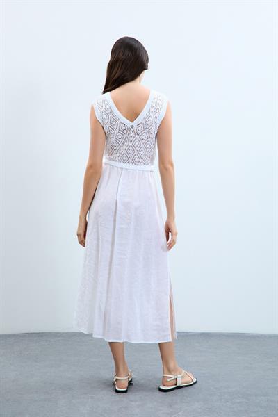 Льняное платье с разрезом сзади ELB10498BEYAZ