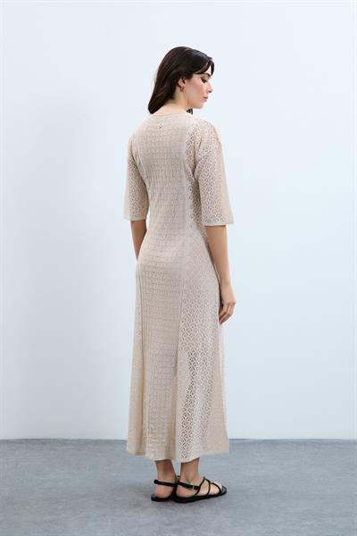 Платье с V-образным вырезом и металлизированной веревкой ELB9520KEMİK