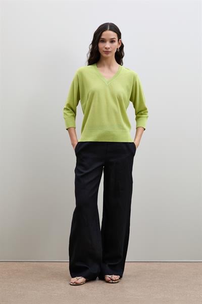 Свитер с V-образным вырезом и микро-пайетками