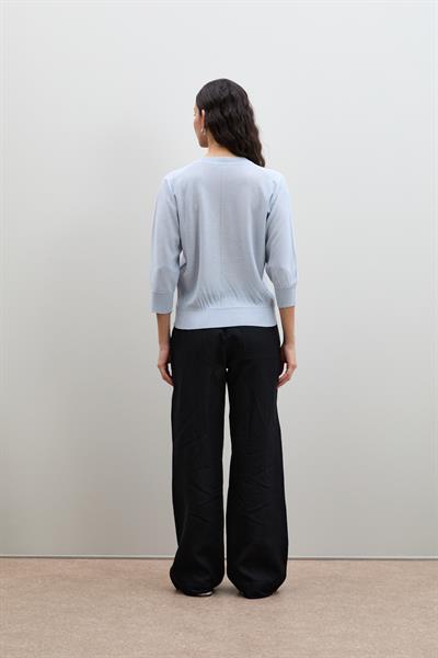 Свитер с V-образным вырезом и микро-пайетками