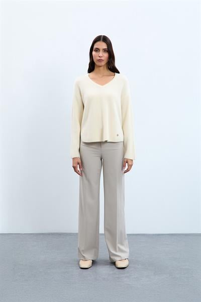 Свитер с V-образным вырезом и пайетками KZK10562KEMİK