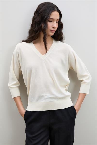 Свитер с V-образным вырезом и микро-пайетками