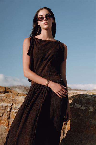 Полупрозрачный фактурный свитер с акцентом на плечах KZK12286KAHVE