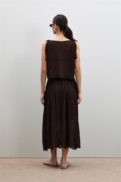 Полупрозрачный фактурный свитер с акцентом на плечах KZK12286KAHVE