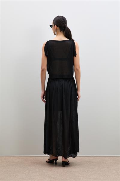 Полупрозрачный фактурный свитер с акцентом на плечах KZK12286SİYAH