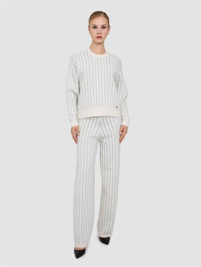 Свитер с буквенным вырезом из фактурной смеси шерсти и анонимности металлизиров KZK8350KEMIK