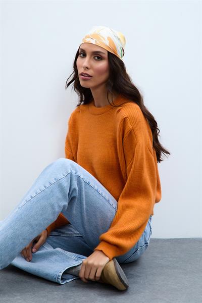 Свитер с круглым вырезом и плечевыми деталями из шерстяной смеси KZK10538ORANJ