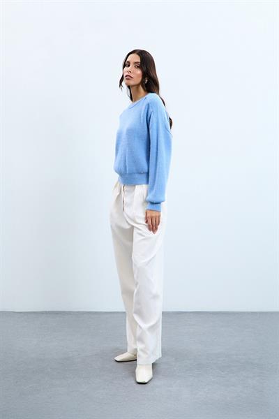 Свитер с круглым вырезом и плечевыми деталями из шерстяной смеси KZK10538AÇIKMAVİ