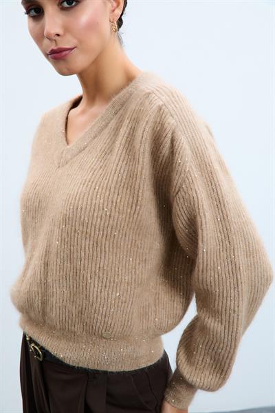 Свитер из смеси мохера и шерсти с драпировкой и пайетками на плечах KZK10388BEJ