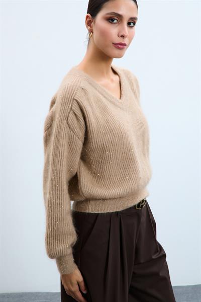 Свитер из смеси мохера и шерсти с драпировкой и пайетками на плечах KZK10388BEJ