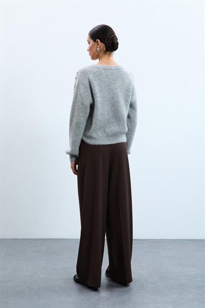 Свитер из смеси мохера и шерсти с драпировкой и пайетками на плечах KZK10388GRİ