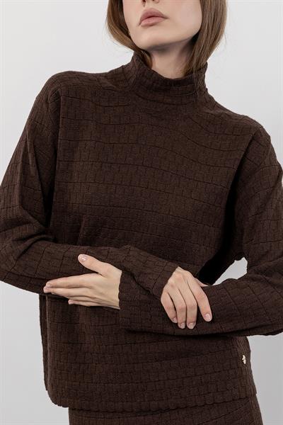 Шерстяной свитер с воротником-гольф