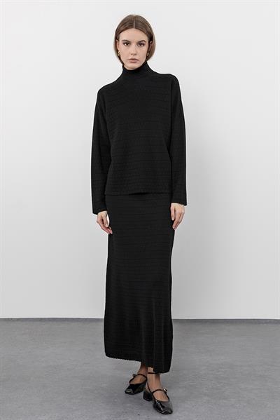 Шерстяной свитер с воротником-гольф