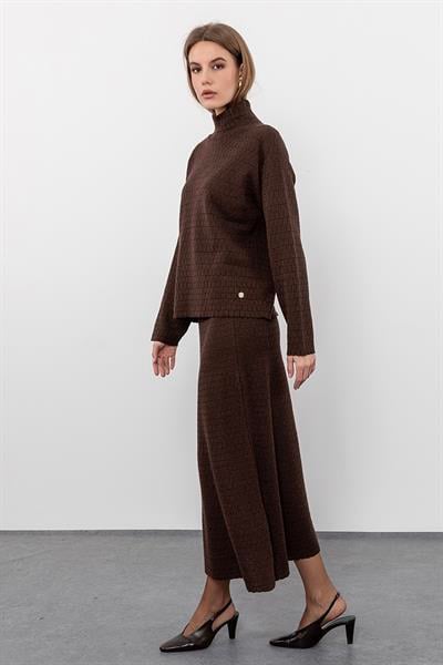 Шерстяной свитер с воротником-гольф