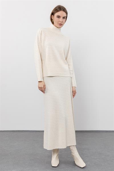 Шерстяной свитер с воротником-гольф