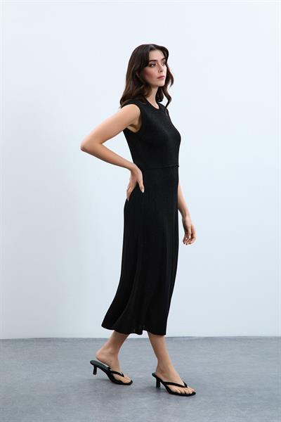 Платье-стринги с металлизированным вырезом и круглым вырезом ELB9766SİYAH