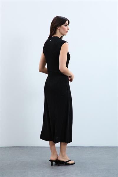 Платье-стринги с металлизированным вырезом и круглым вырезом ELB9766SİYAH