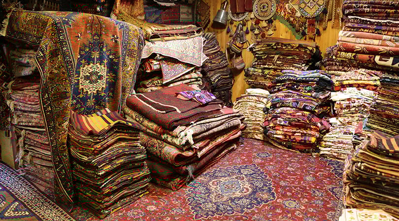 Anadolu'ya özgü etnik desenlerle halı ve kilim tasarımları hakkında detaylı bir inceleme.
