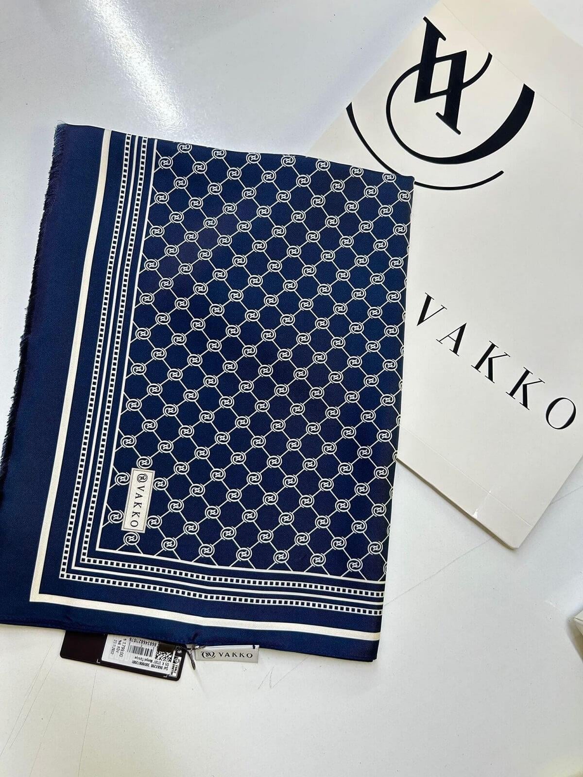 Vakko Monogram Desenli İpek Şal Lacivert