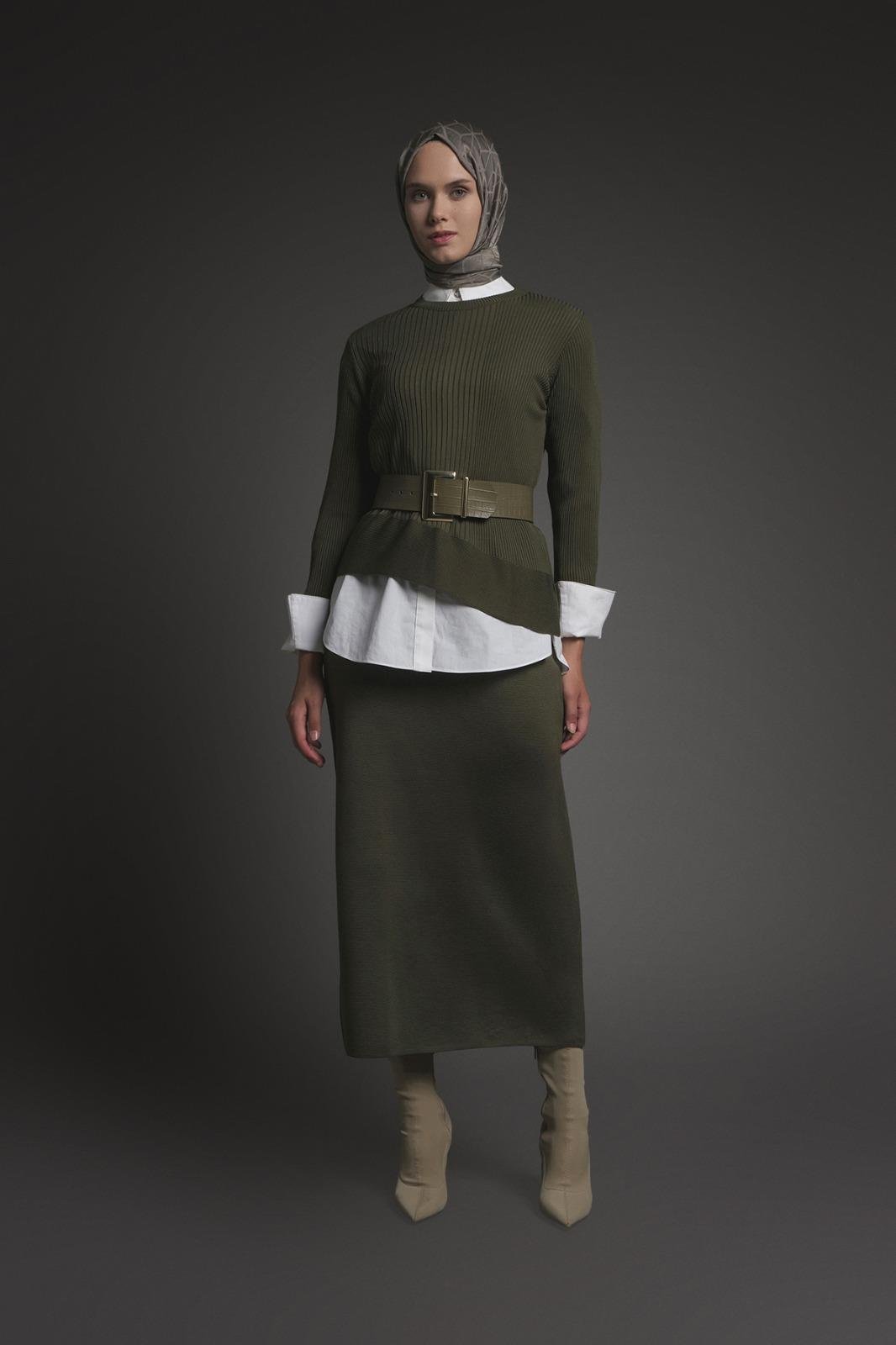 Armine TREND Asimetrik Kesim Çizgi Detaylı Etekli Takım Haki 25YTD6119