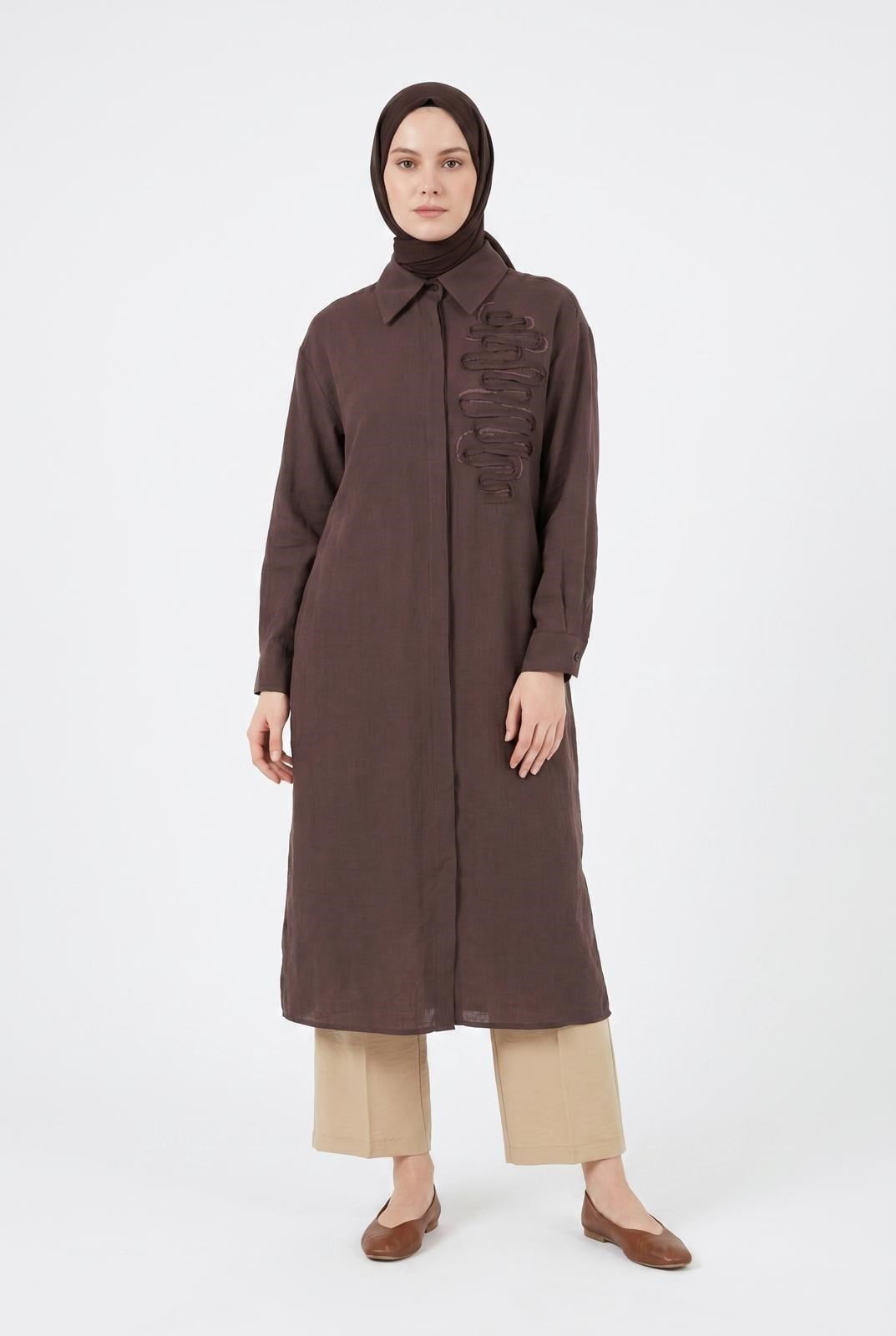 Armine TREND Boydan Gizli Düğmeli Dikiş Detaylı Gömlek Yaka Uzun Tunik Kahverengi 26YT404