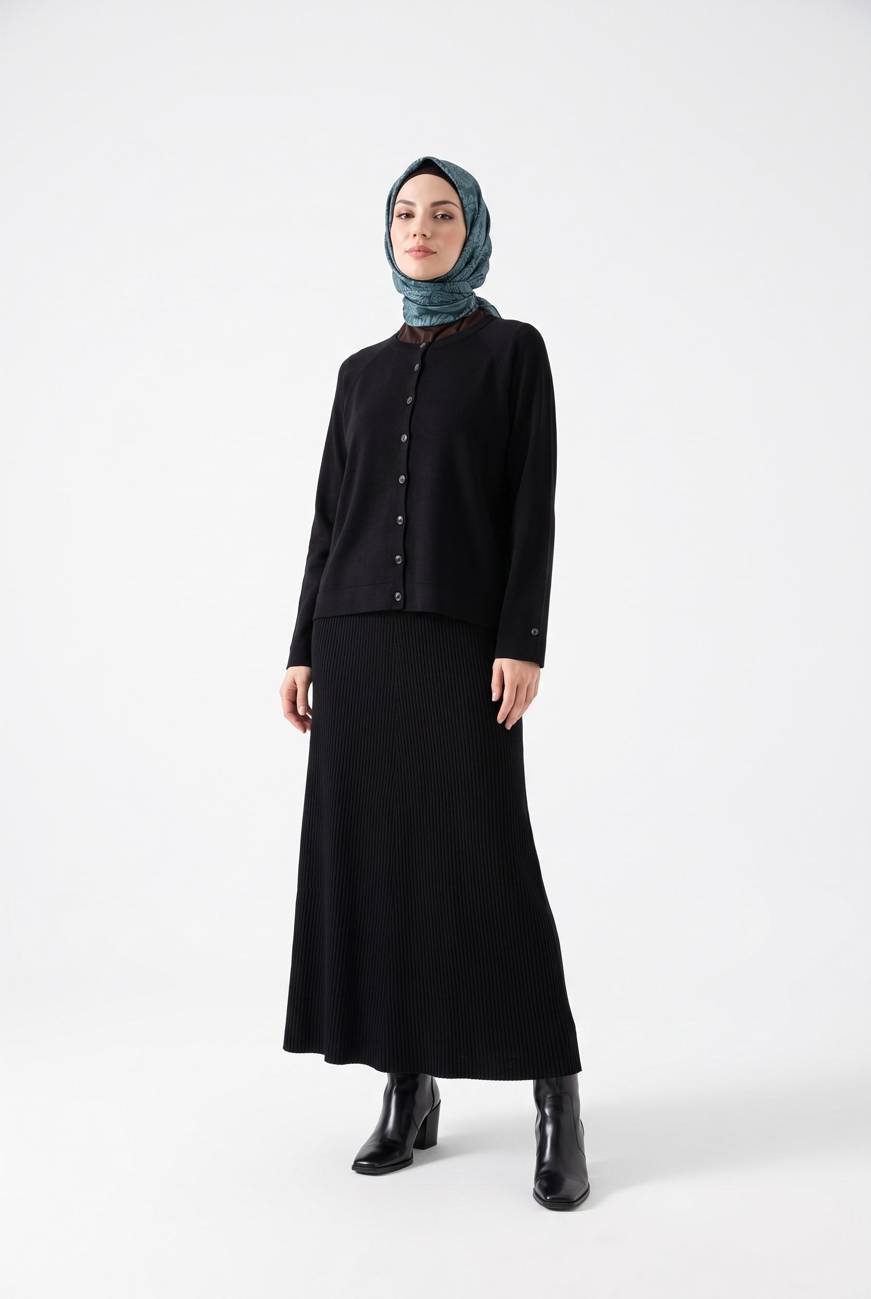 Armine TREND Düğmeli Triko Hırka ve Fitilli Etek Takım Siyah 26ktd602