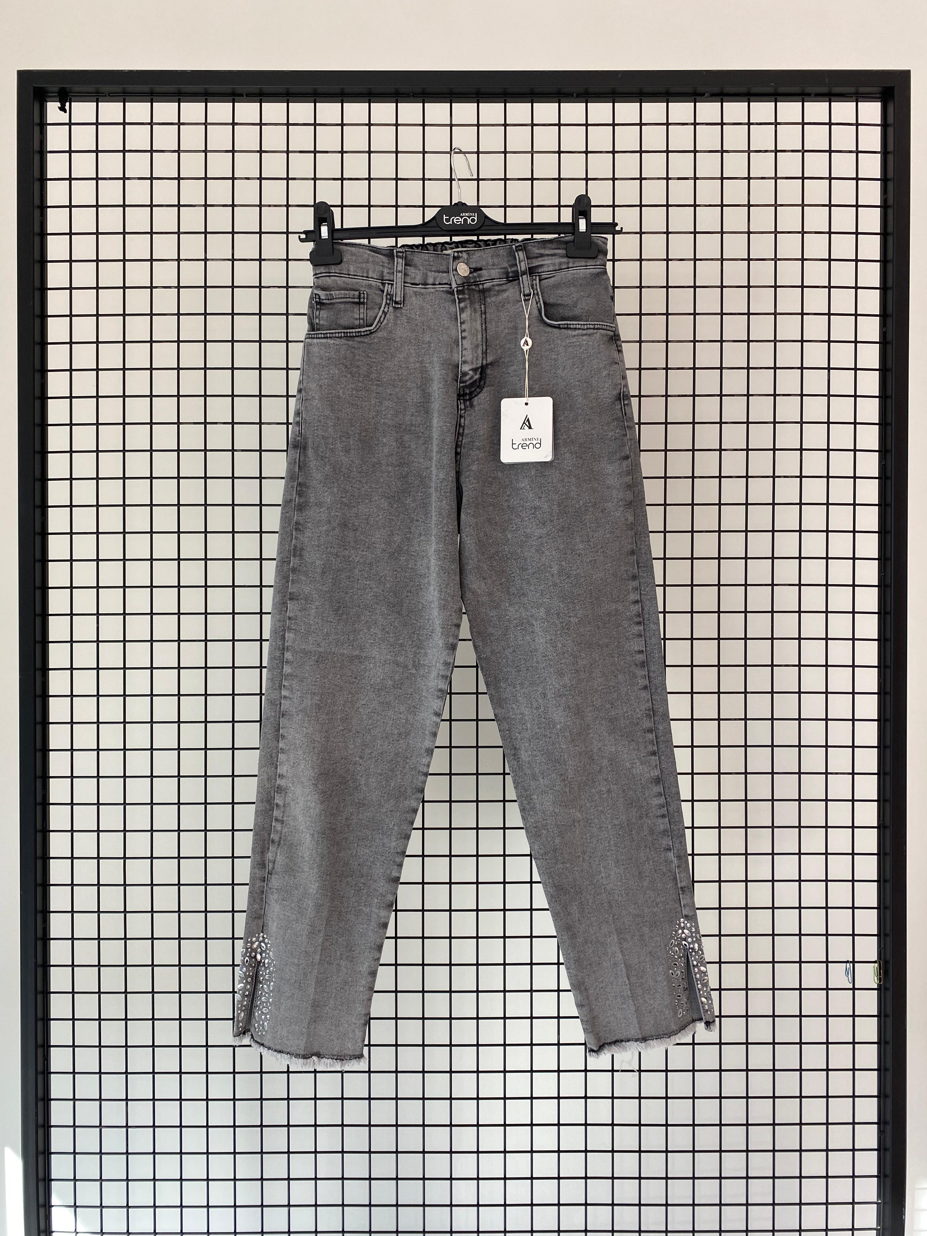 Armine TREND Yandan Yırtmaçlı ve Taşlı Kot Pantolon Gri 22YTD222