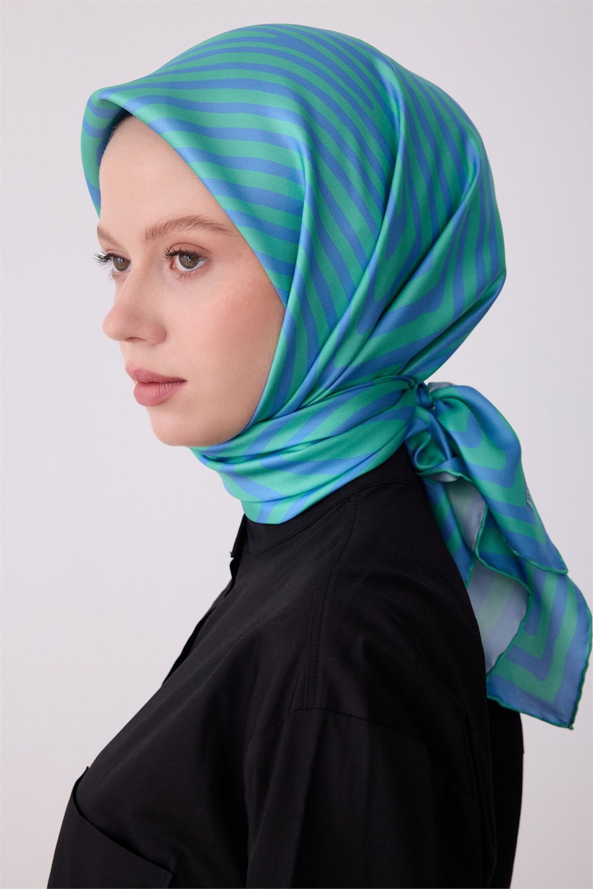 BELLİ Çok Renkli Geometrik Desen %100 Twill İpek Eşarp 4325-53