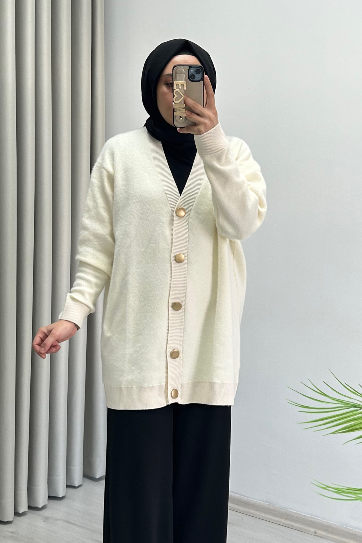 Magazin Oversize Rahat Kalıp V Yaka Düğme Detaylı Angora Kadın Hırka Krem