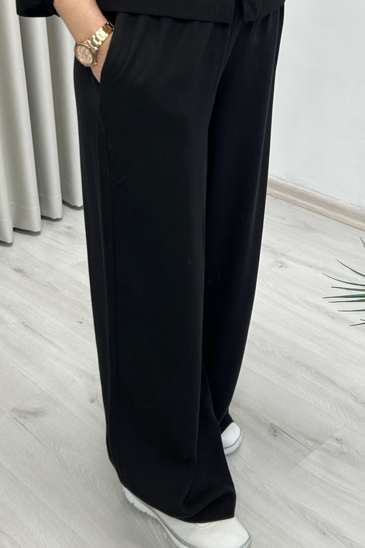 Yeni Sezon Premium Kumaş Yumuşak Dokulu Dökümlü Bol Paça Kadın Pantolon Siyah