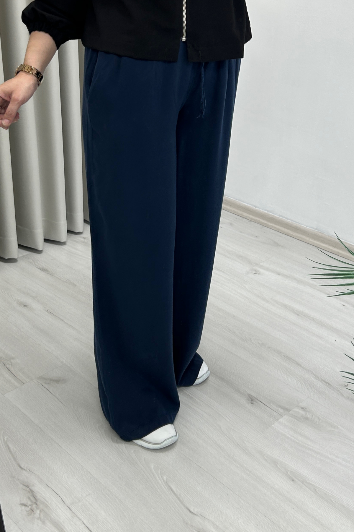 Yeni Sezon Premium Kumaş Yumuşak Dokulu Dökümlü Bol Paça Kadın Pantolon Lacivert