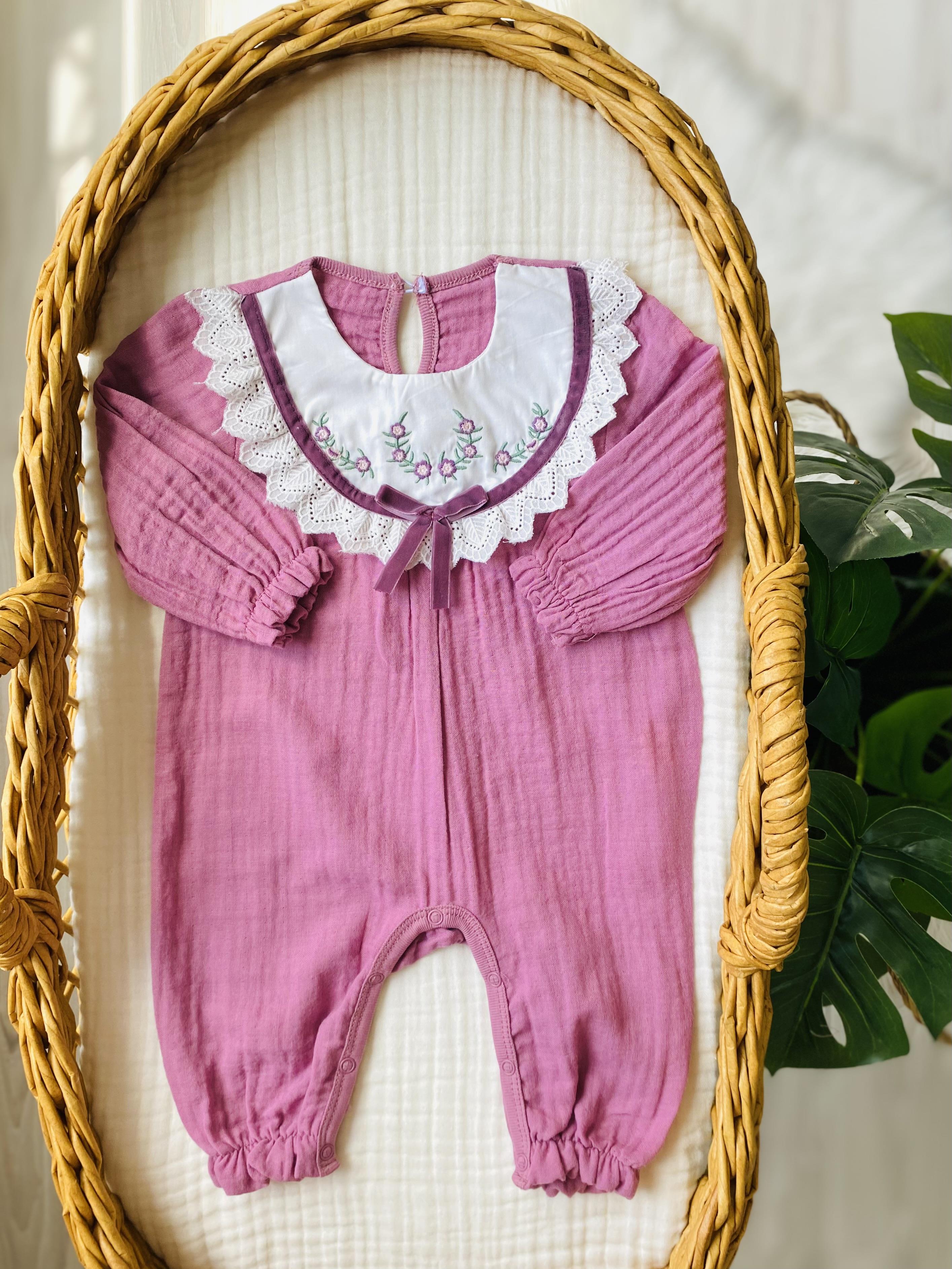 Yaka İşlemeli Pembe Müslin Tulum