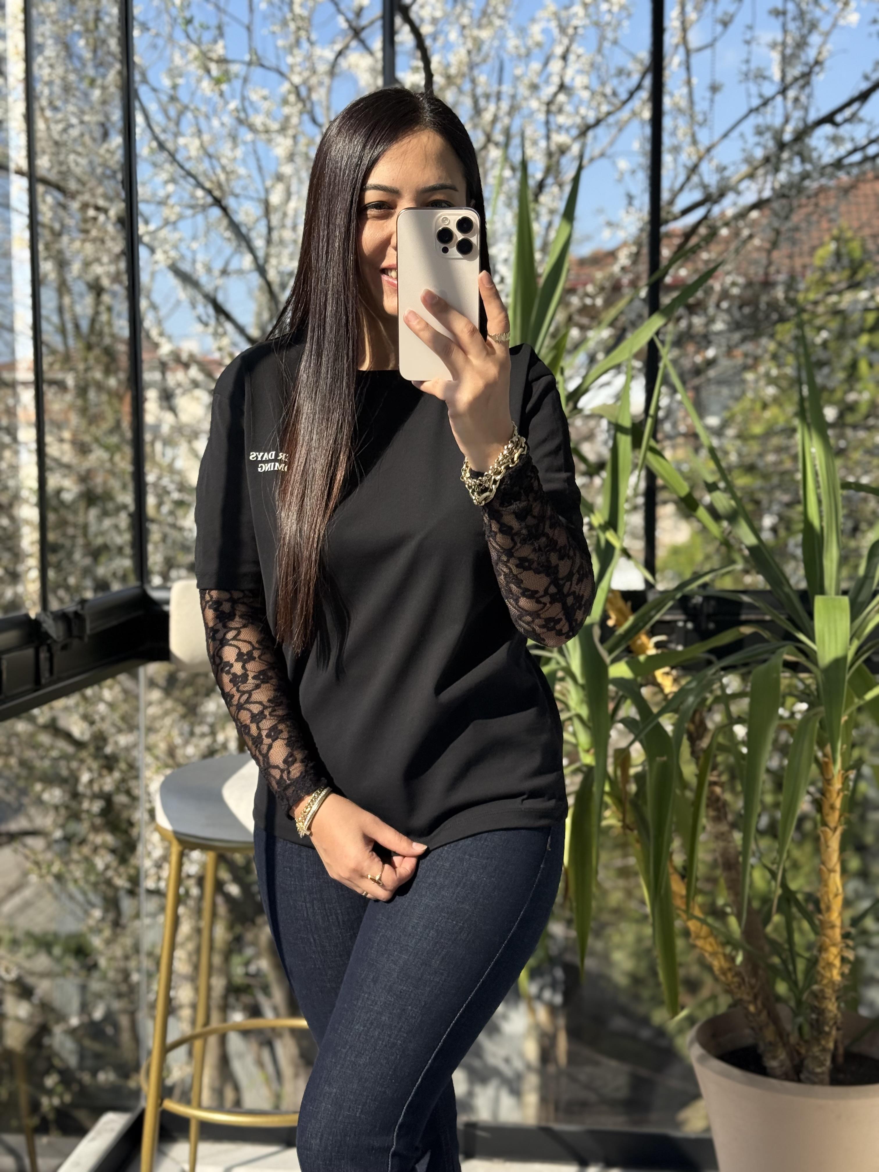 Kolları Tül Dantel Detaylı Tişört Siyah