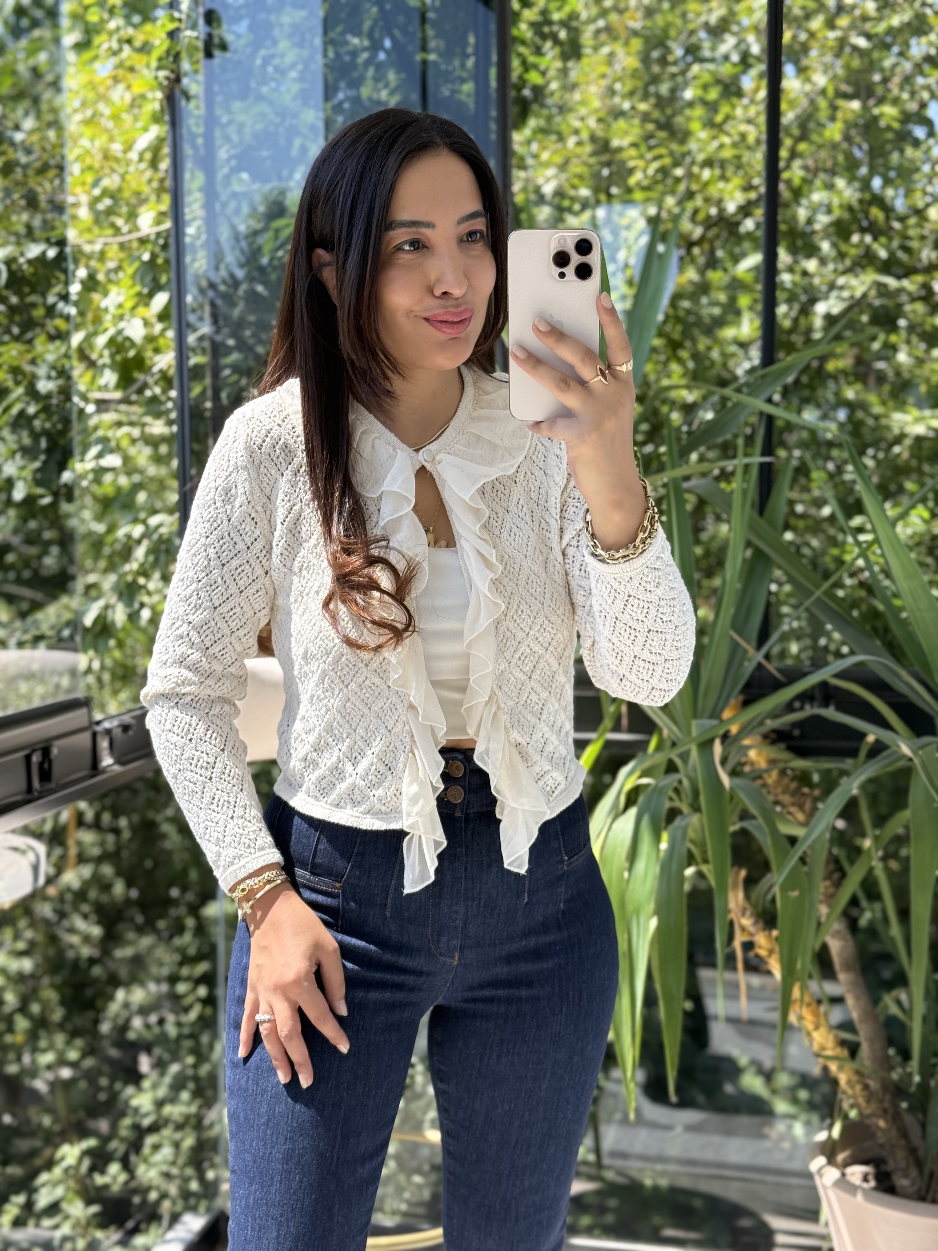 Zra Önü ve Yakası Fırfırlı Hırka Krem