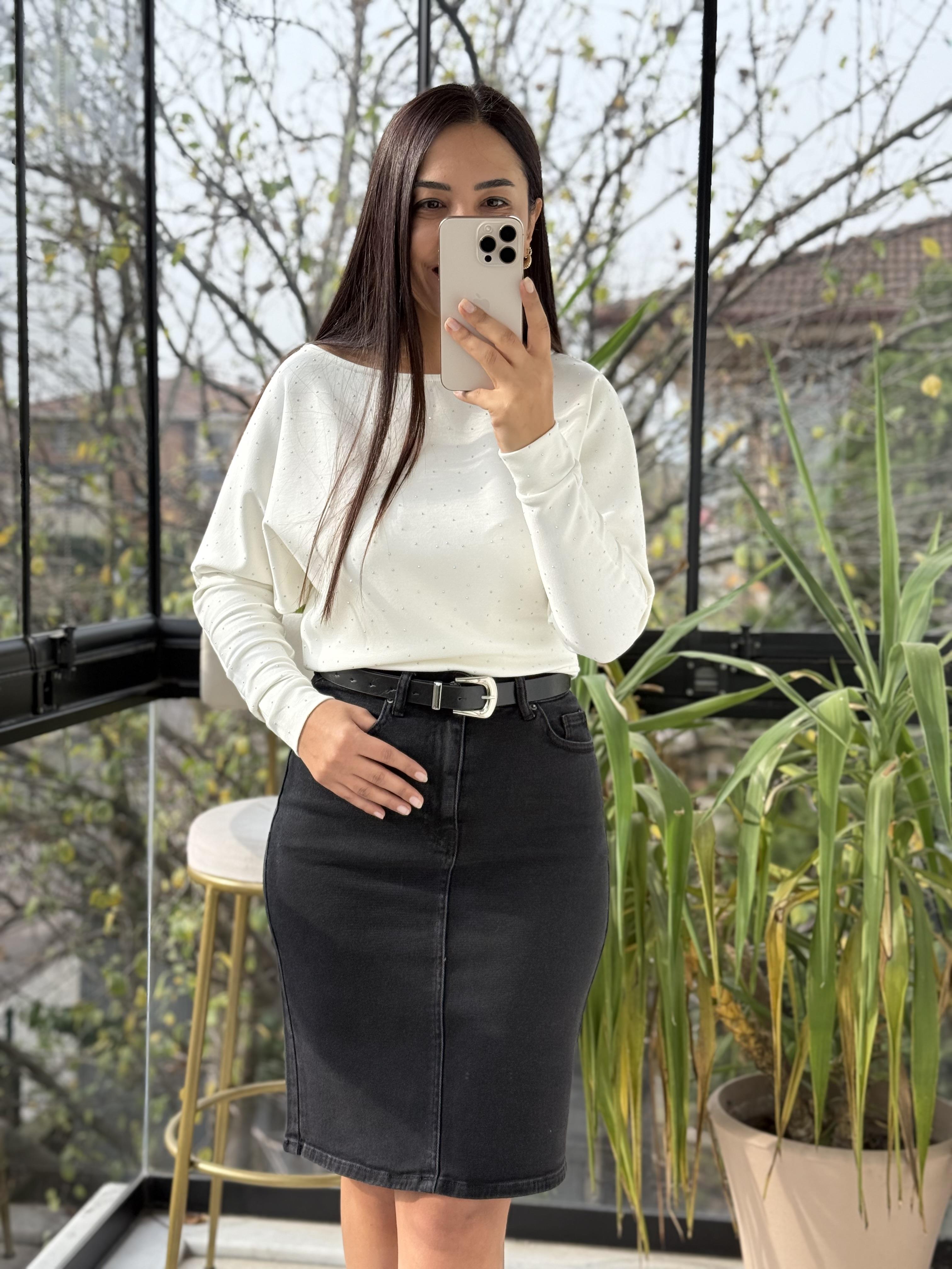 Full Taşlı Kayık Yaka Bluz Ekru