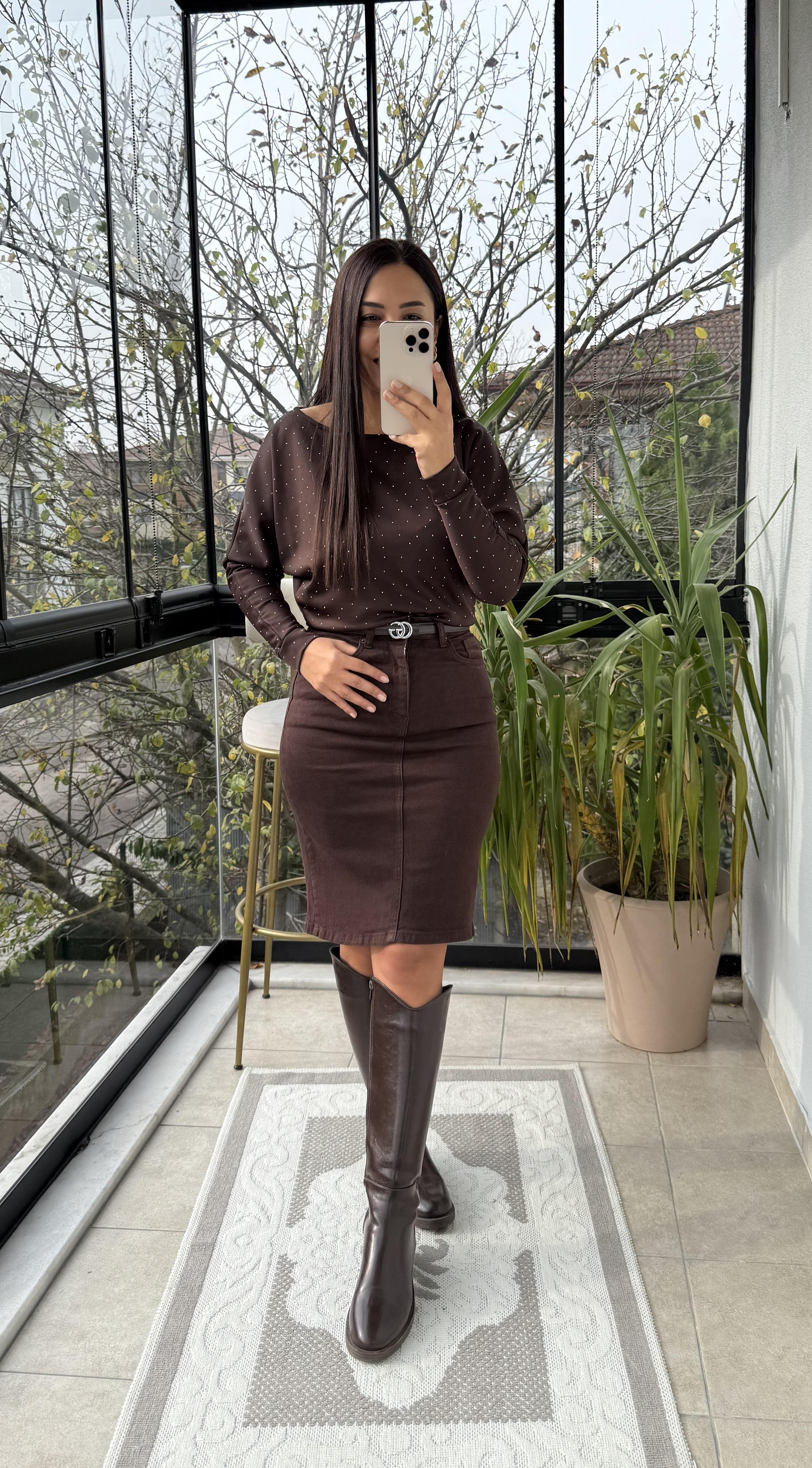 Full Taşlı Kayık Yaka Bluz Kahve