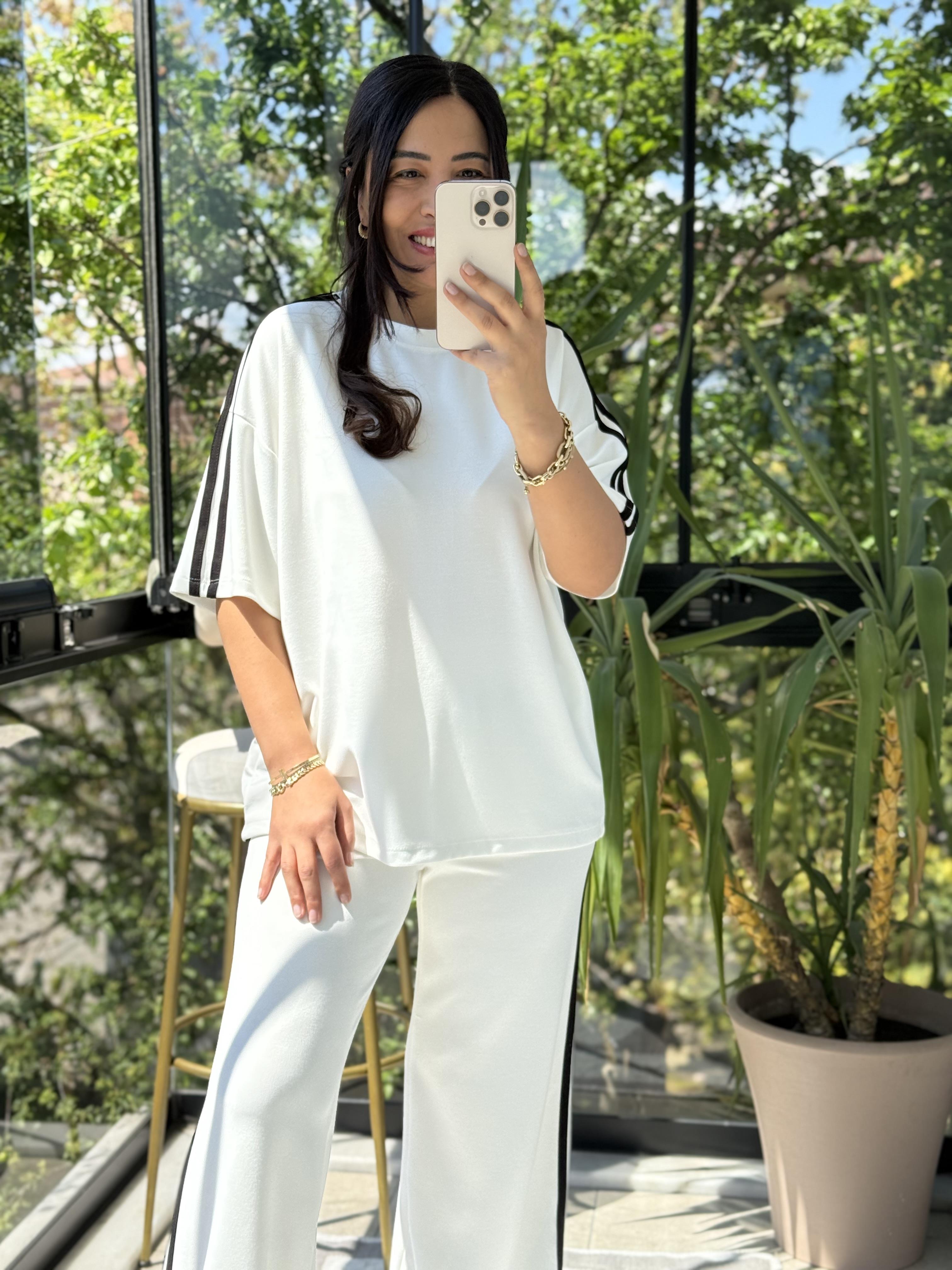 Şerit Detaylı Cool Takım Beyaz