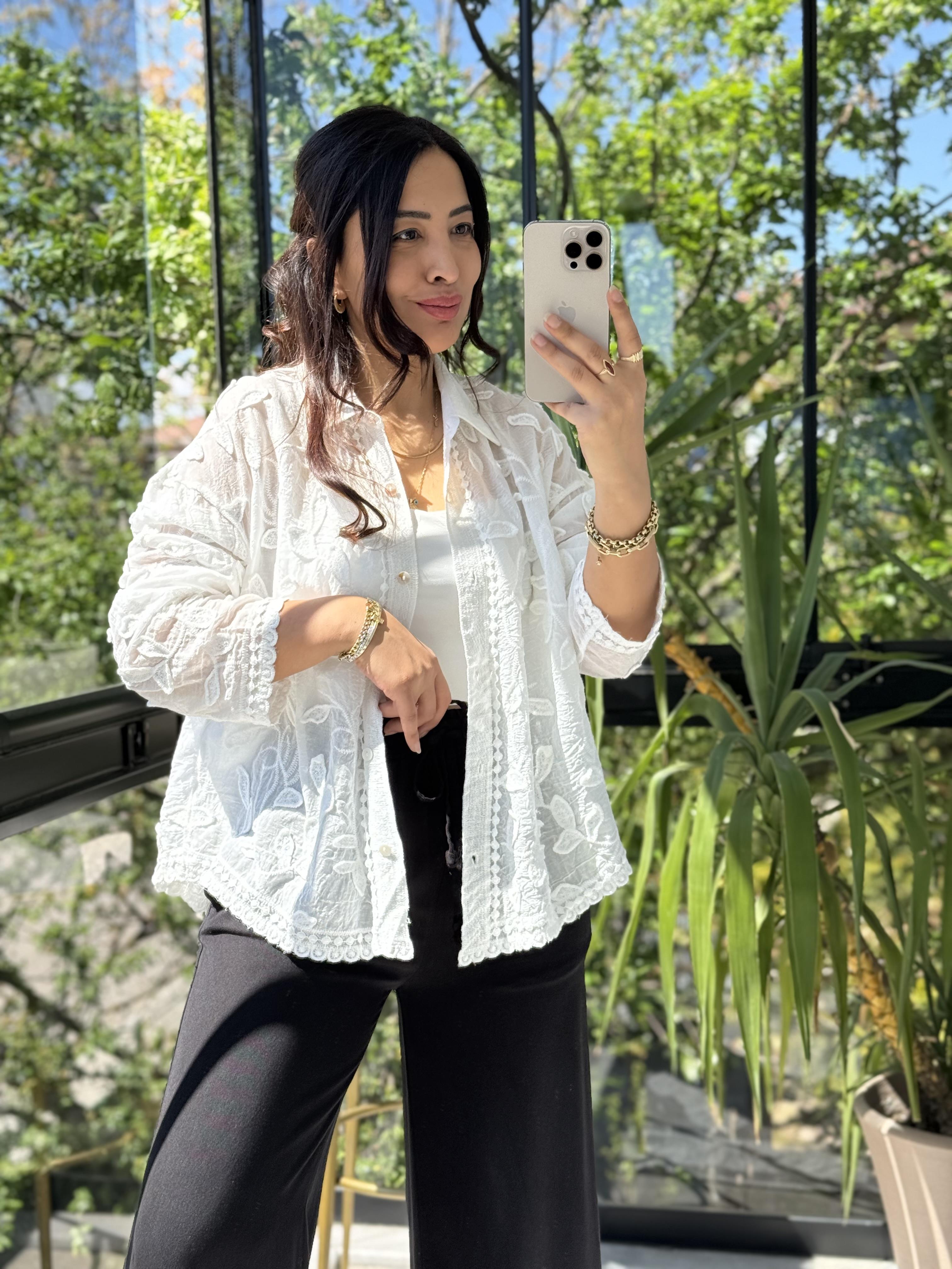 Sarmaşık Kabartmalı Gömlek Beyaz