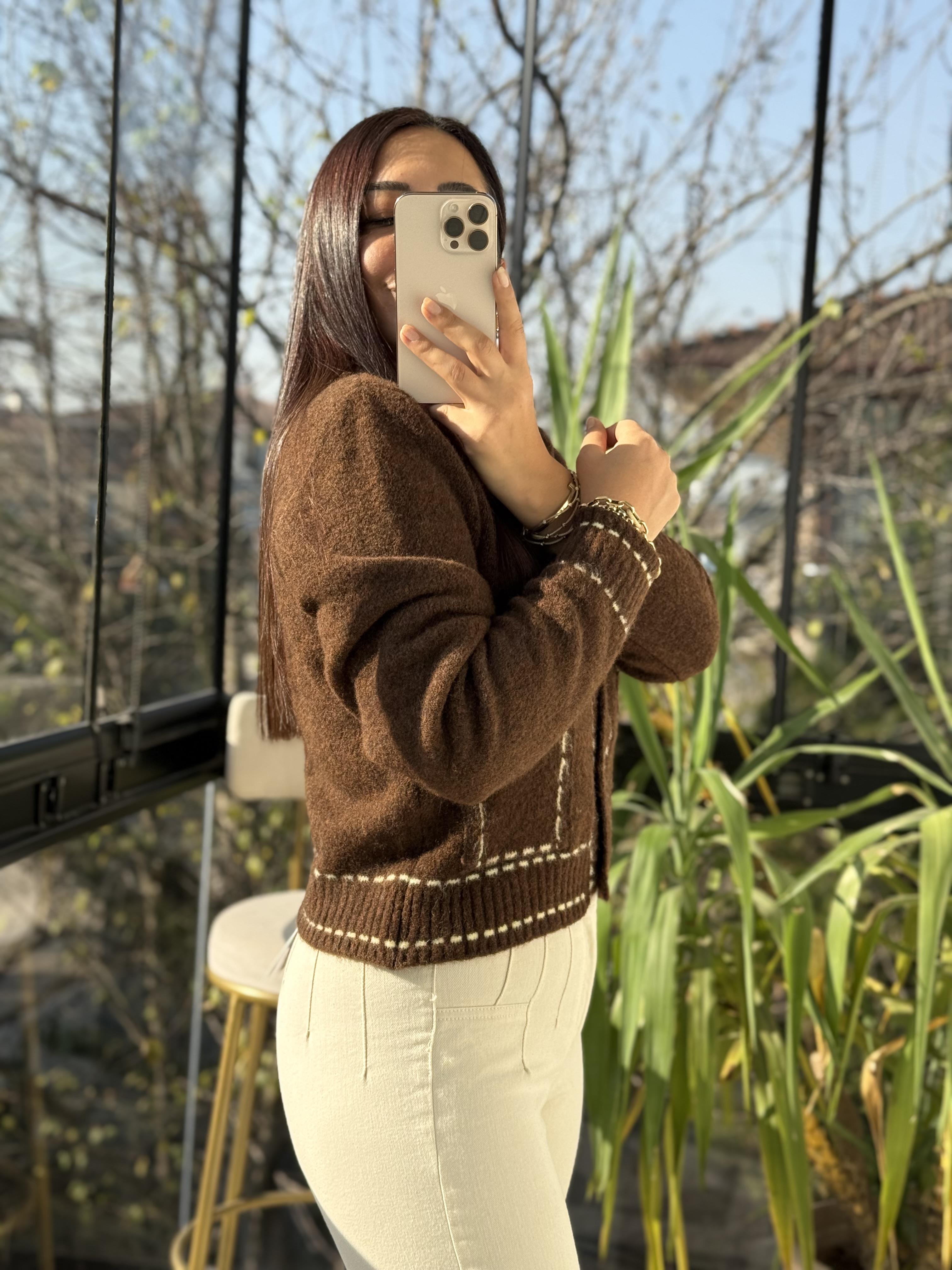 Önü Cep Detaylı Kısa Hırka Kahve